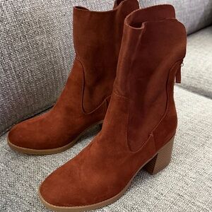 Sun + Stone Lyraa Block Heel Boots - Faux Suede Rust Size 7